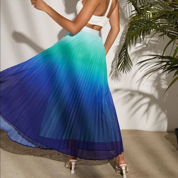 Ombre Tie Dye Pleated Maxi Skirt - Picture 6 of 7